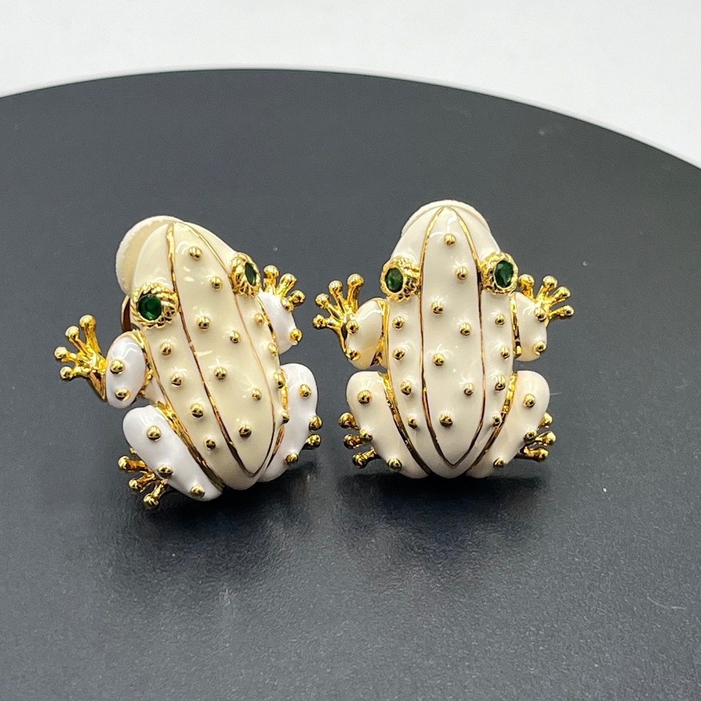 Real Collectibles by Adrienne
Arpel Cream Enamel Frog Clip-On Earrings Gold Tone
